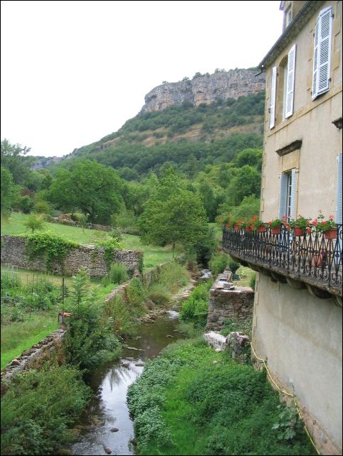 Un ruisseau dans le village